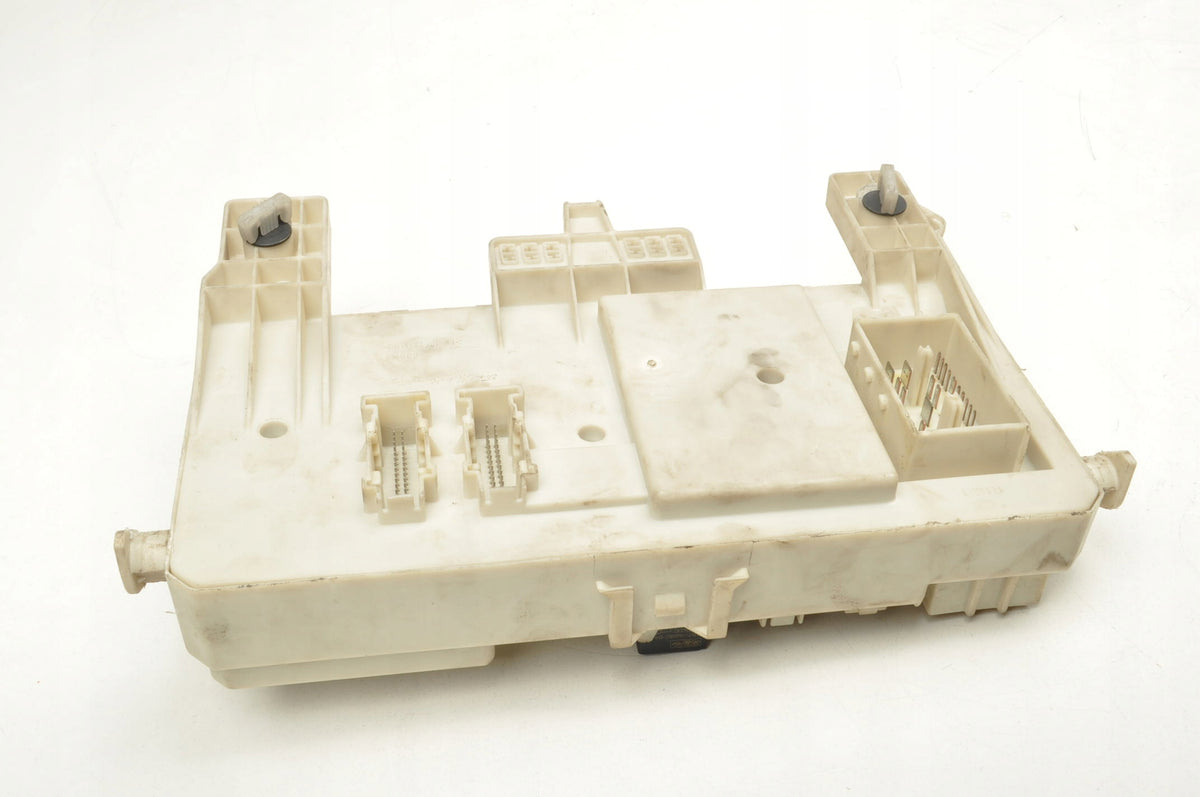 VOLVO C30 S40 V50 V50 BOX MODULE BSI 30765471 KEY