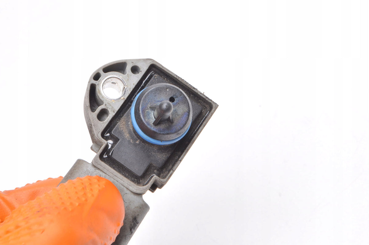 VOLVO C30 S80 II V70 III 3.0 T6 286 KM FUEL PRESSURE SENSOR 31272732