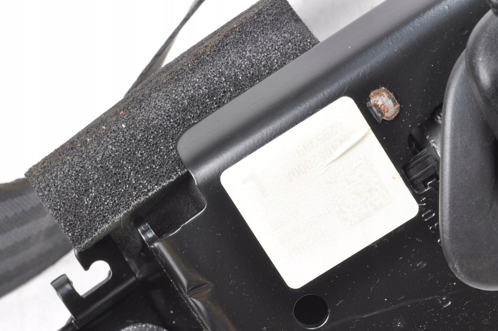 VOLVO C30 SEAT BELT LEFT FRONT 31351417