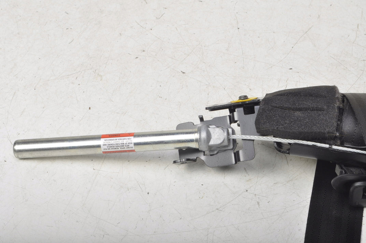 VOLVO C30 SEAT BELT RIGHT FRONT 31320499