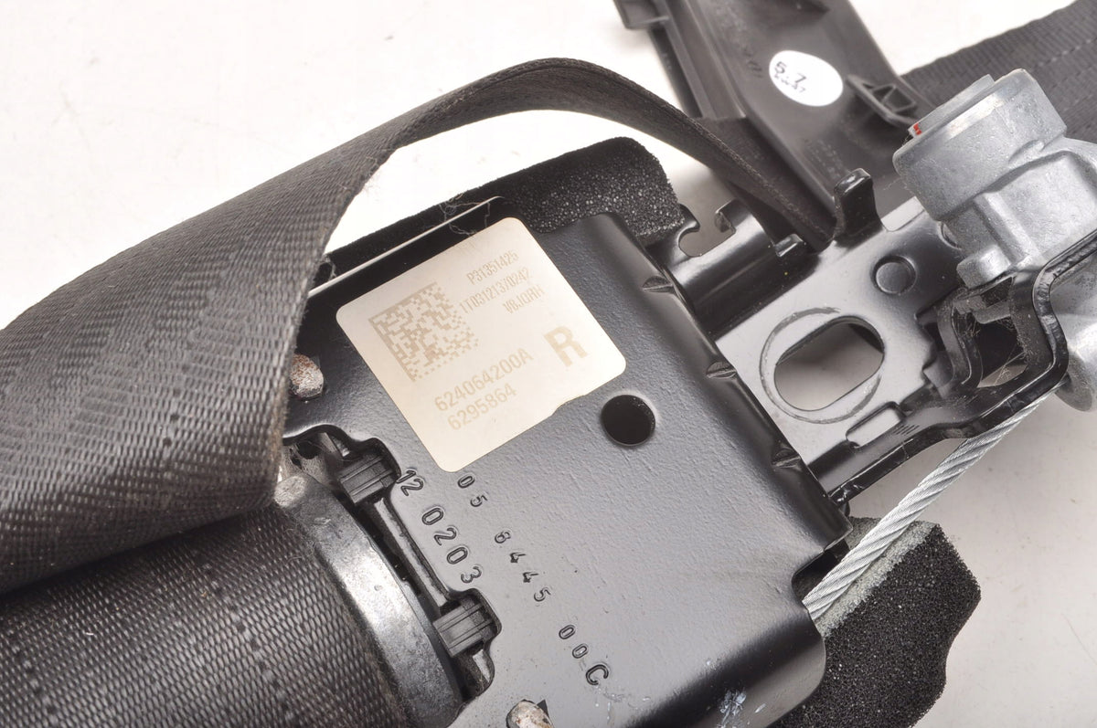 VOLVO C30 SEAT BELT RIGHT FRONT HB 3D LIFT 31351425