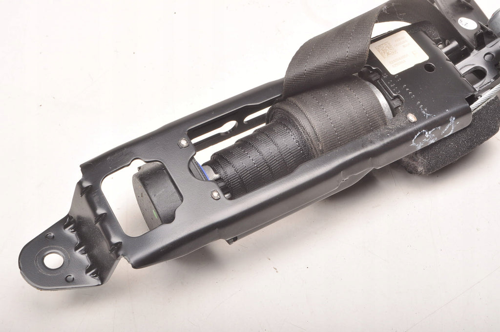 VOLVO C30 SEAT BELT RIGHT FRONT HB 3D LIFT 31351425