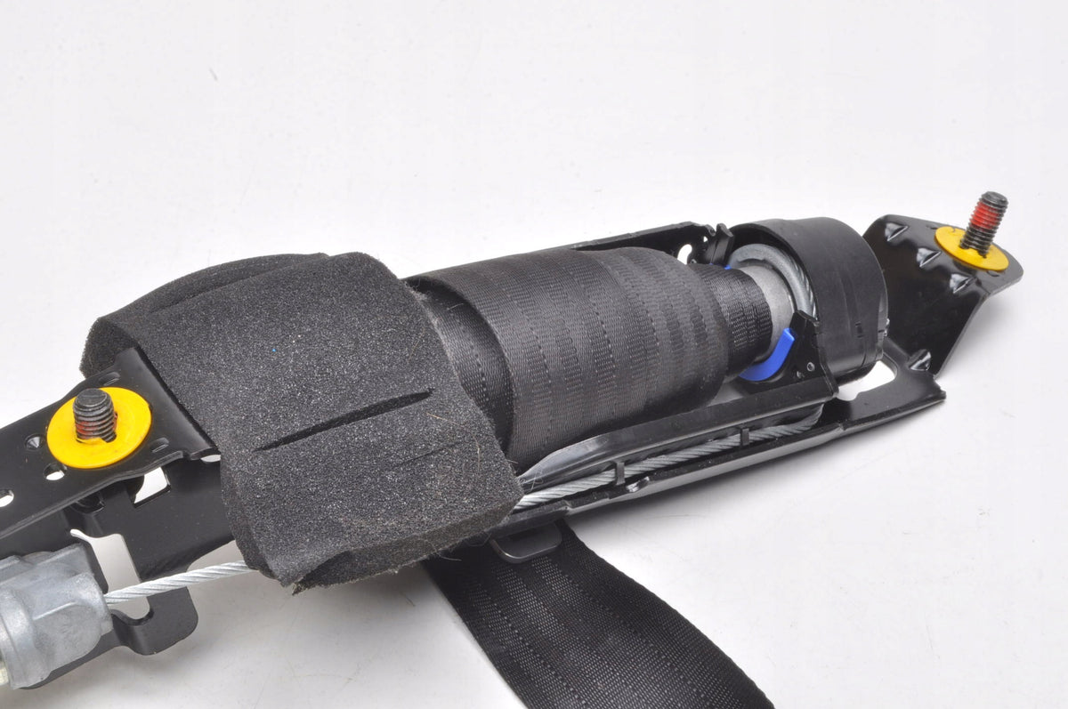 VOLVO C30 SEAT BELT RIGHT FRONT LIFT HB 3D 31320499