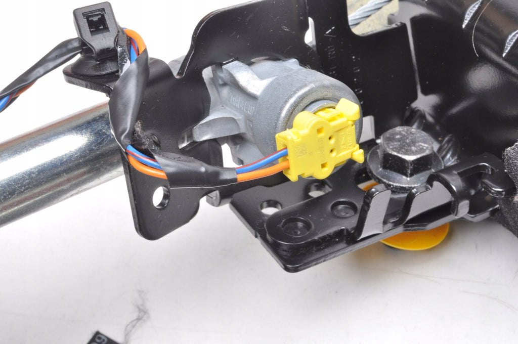 VOLVO C30 SEAT BELT RIGHT FRONT LIFT HB 3D 31320499