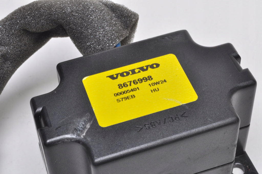 VOLVO C70 II RELAY MODULE 8676998