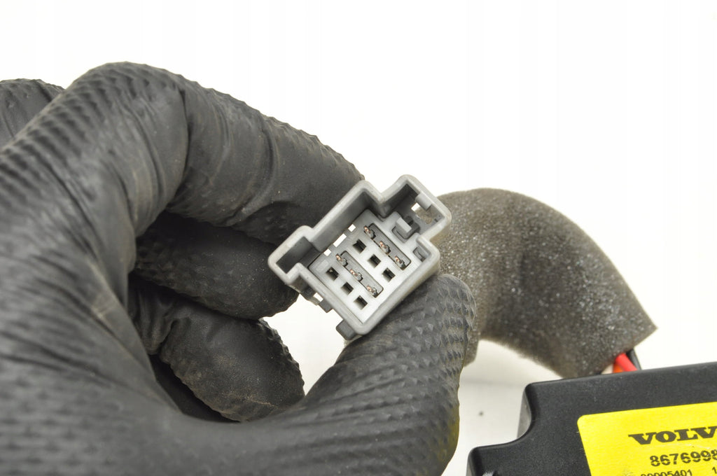 VOLVO C70 II RELAY MODULE 8676998