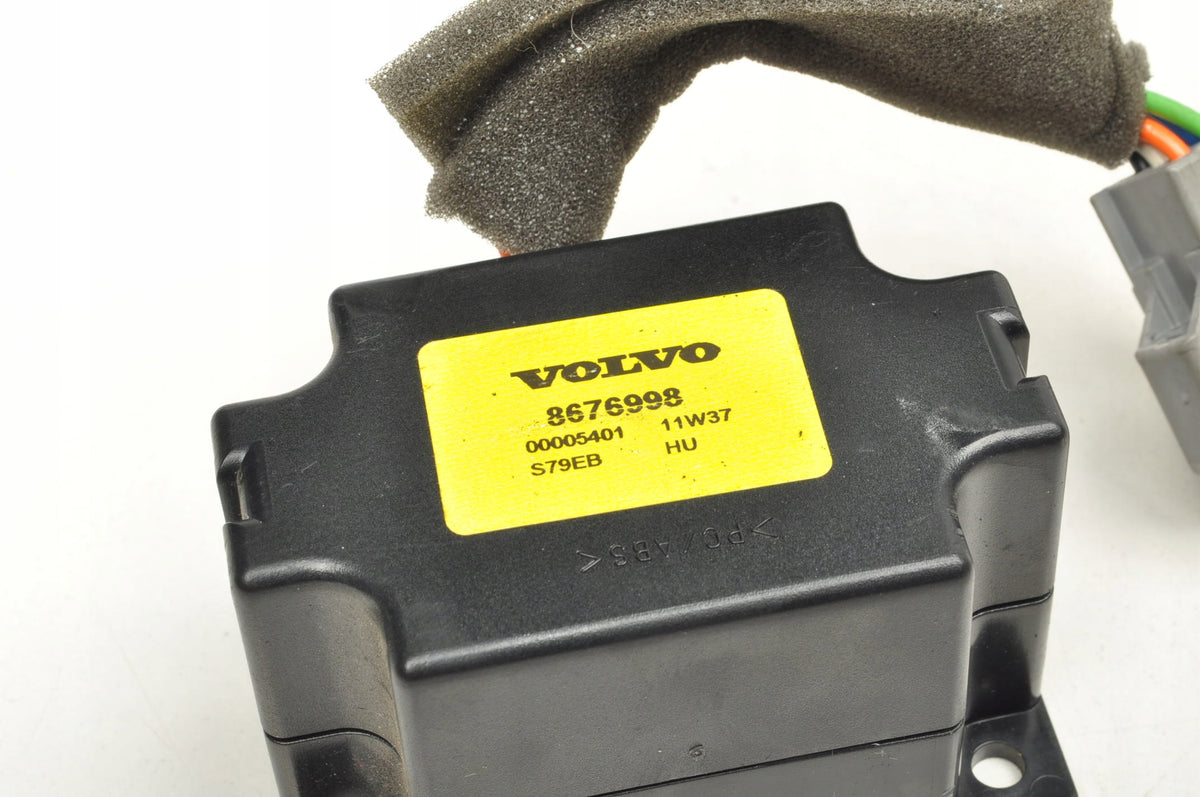VOLVO C70 II RELAY MODULE 8676998