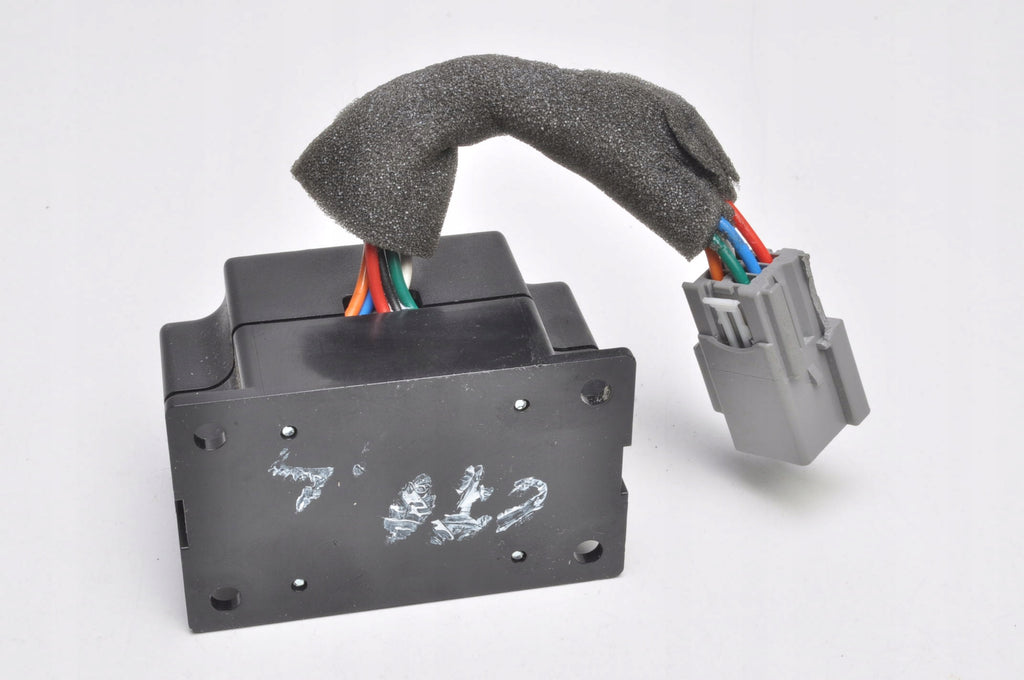 VOLVO C70 II RELAY MODULE 8676998