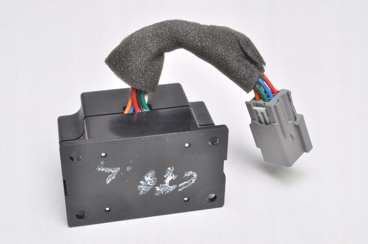 VOLVO C70 II RELAY MODULE 8676998