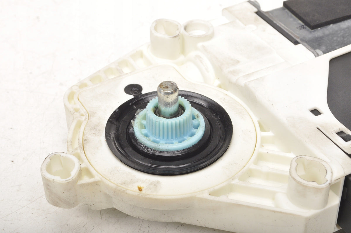 VOLVO C70 II WINDSCREEN MOTOR LEFT FRONT 30773298
