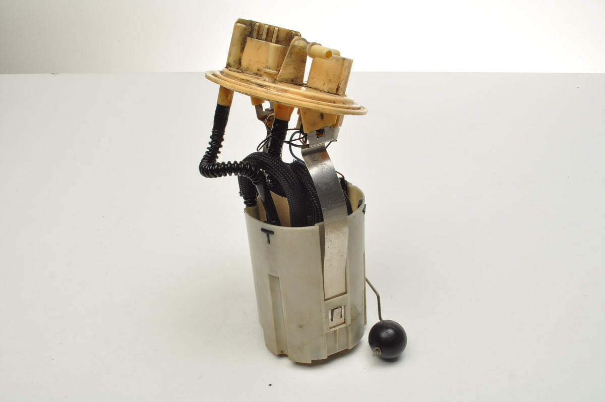 VOLVO S60 AND V70 II S80 XC90 XC70 2.4 D5 163KM FUEL PUMP 8621027