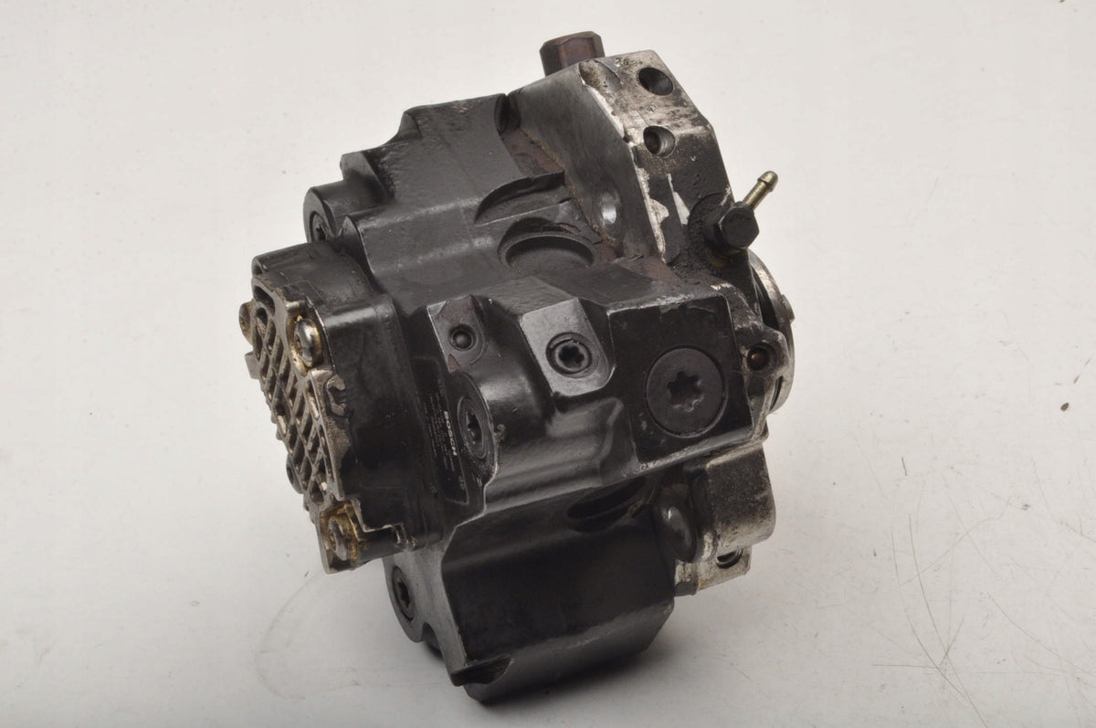 VOLVO S60 AND V70 II XC70 2.4 D5 163KM INJECTION PUMP 8689591