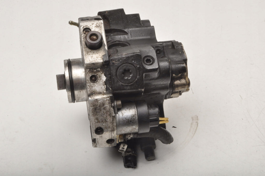 VOLVO S60 AND V70 II XC70 2.4 D5 163KM INJECTION PUMP 8689591