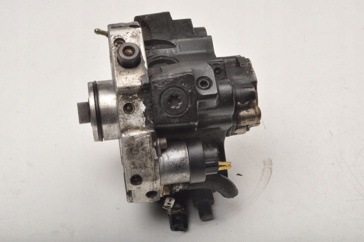 VOLVO S60 AND V70 II XC70 2.4 D5 163KM INJECTION PUMP 8689591