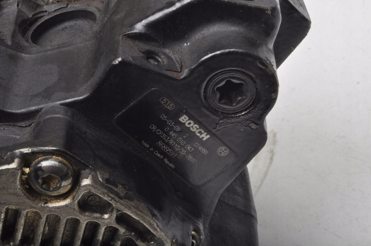 VOLVO S60 AND V70 II XC70 2.4 D5 163KM INJECTION PUMP 8689591
