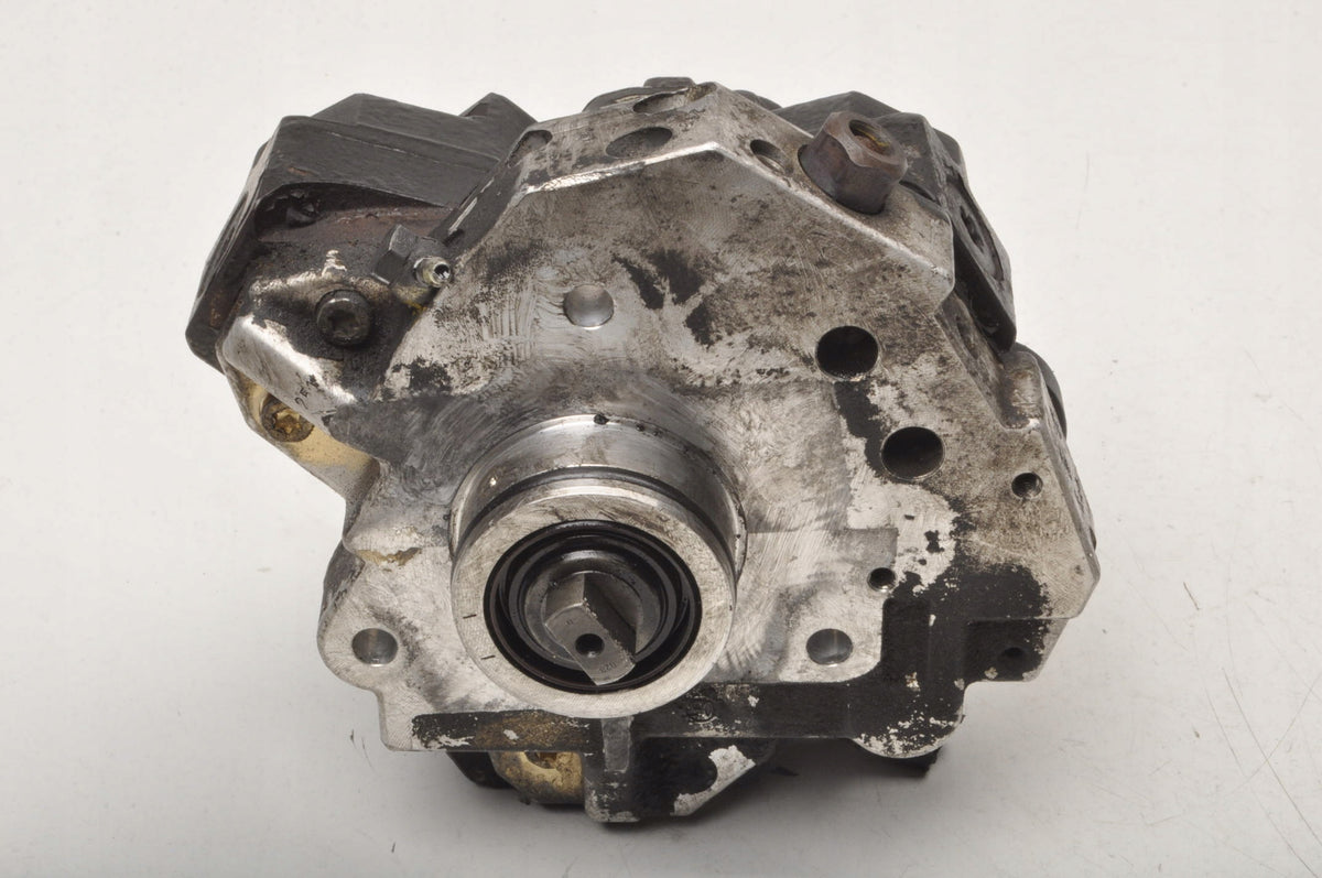 VOLVO S60 AND V70 II XC70 2.4 D5 163KM INJECTION PUMP 8689591