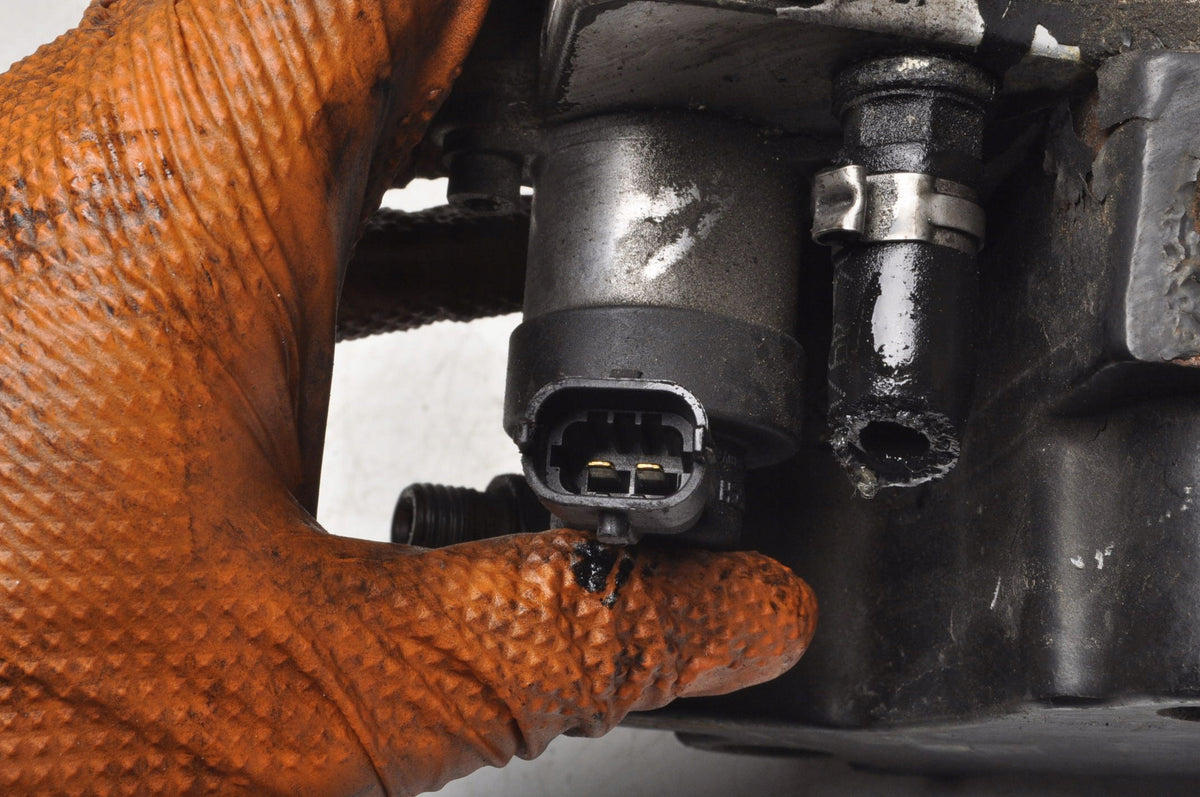 VOLVO S60 AND V70 II XC90 AND 2.4 D5 INJECTION PUMP 8692521 0445010111
