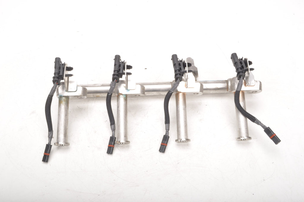 VOLVO S60 II 2.0 T4 INJECTION RAIL 31478555