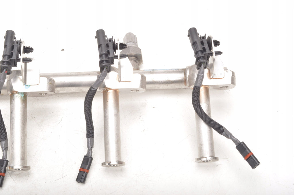 VOLVO S60 II 2.0 T4 INJECTION RAIL 31478555