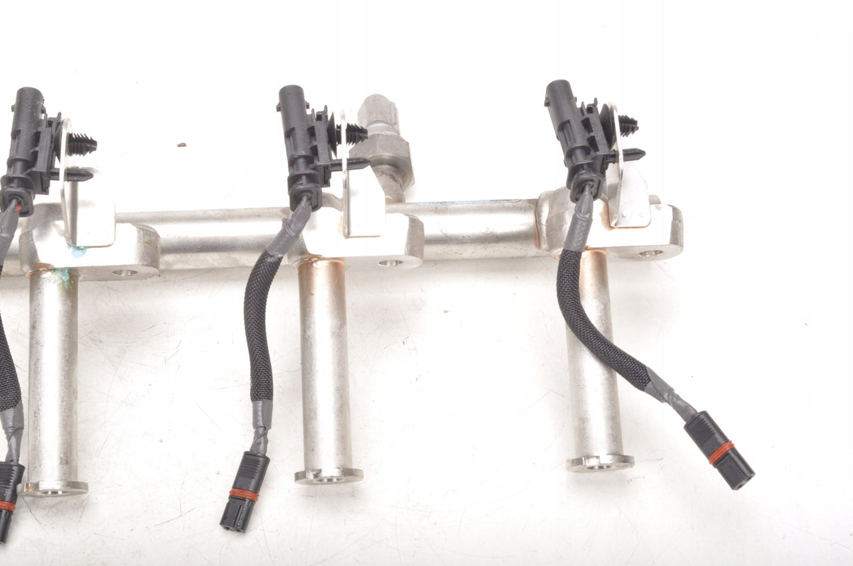 VOLVO S60 II 2.0 T4 INJECTION RAIL 31478555