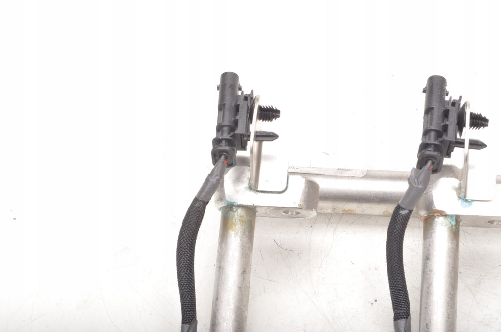 VOLVO S60 II 2.0 T4 INJECTION RAIL 31478555