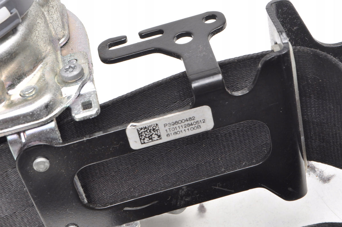 VOLVO S60 II SEAT BELT RIGHT FRONT 39800482