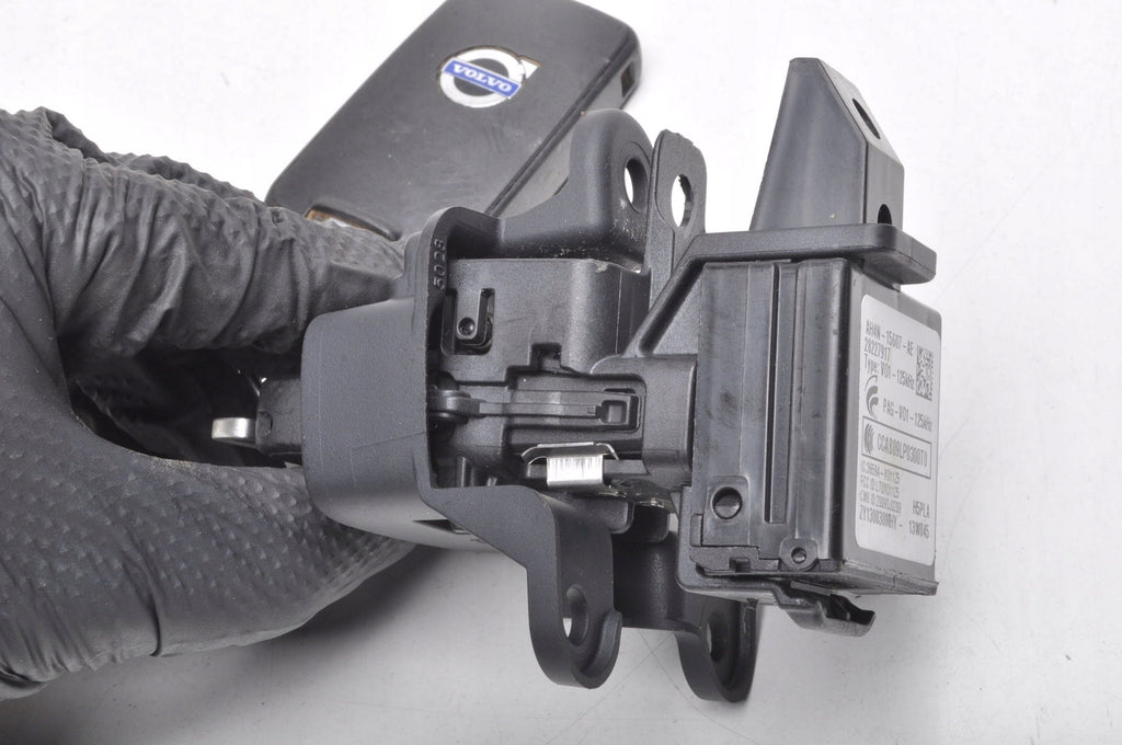 VOLVO S60 II V60 IGNITION 2 KEYS 6 BUTTONS AH4N-15607-AE 30791678