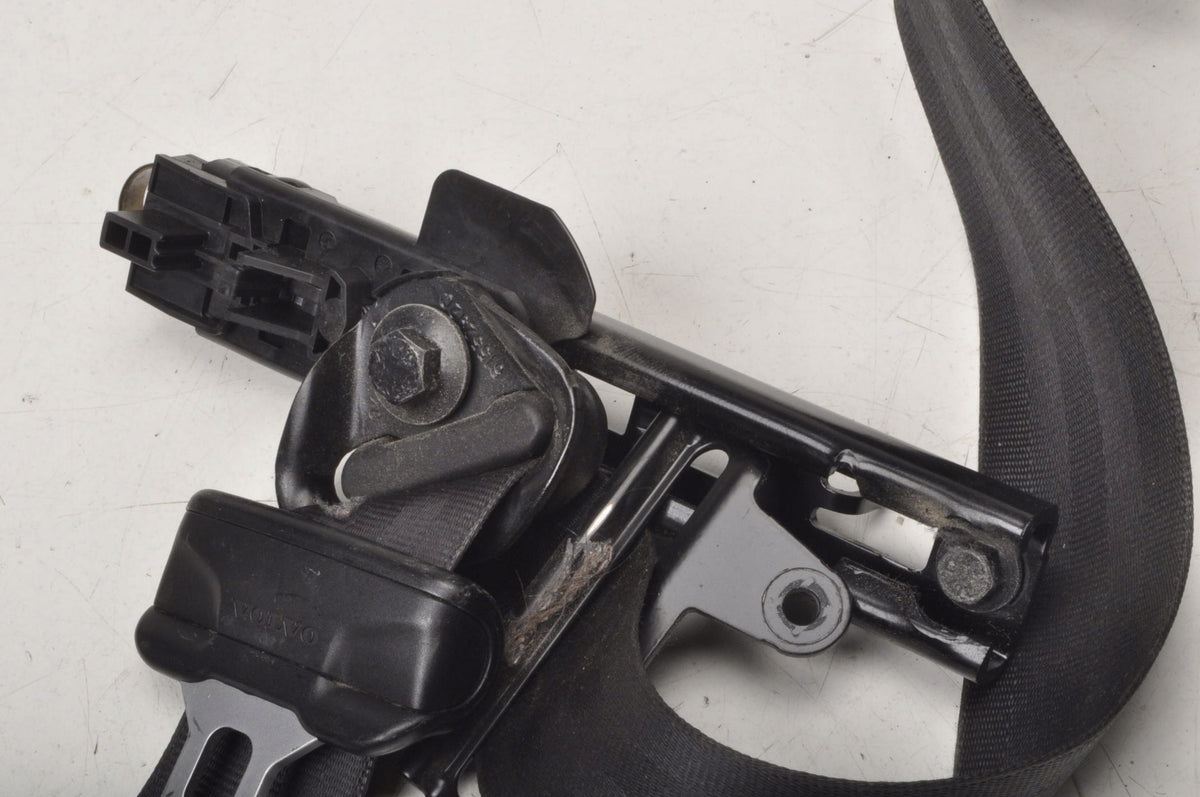 VOLVO S60 II V60 SEAT BELT RIGHT FRONT 39800482