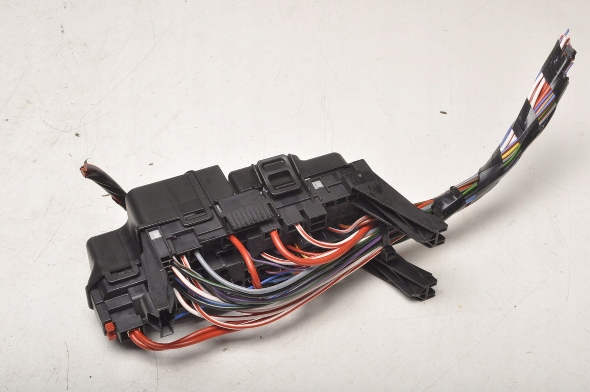 VOLVO S60 II V60 XC60 AND FUSE BOX 3800159