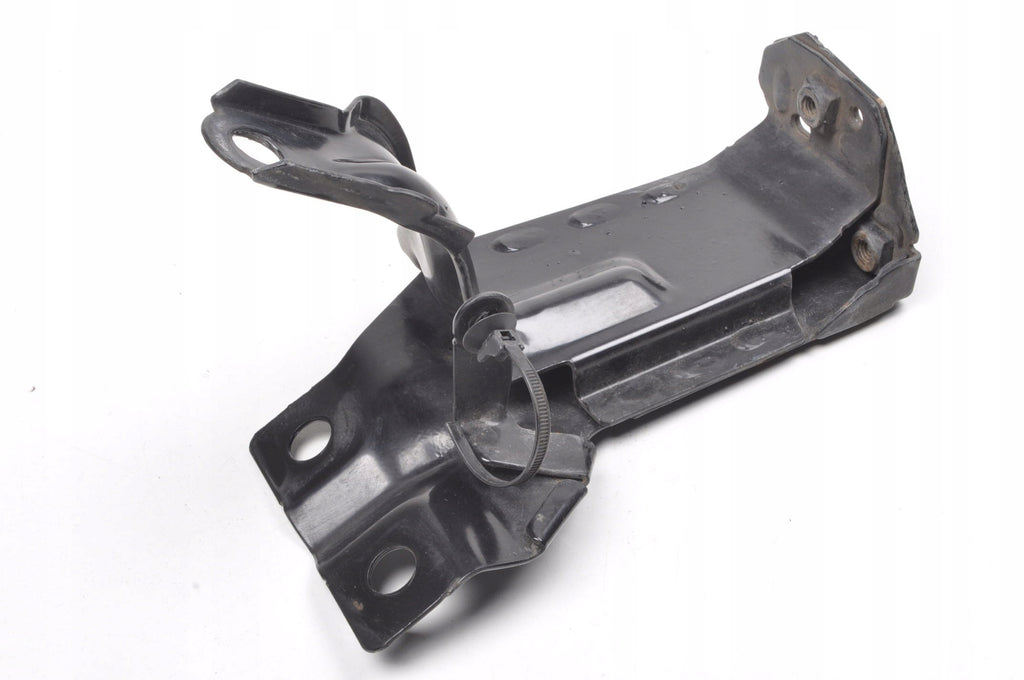 VOLVO S60 II V60 XC60 AND RADIATOR MOUNT 31261932 RIGHT