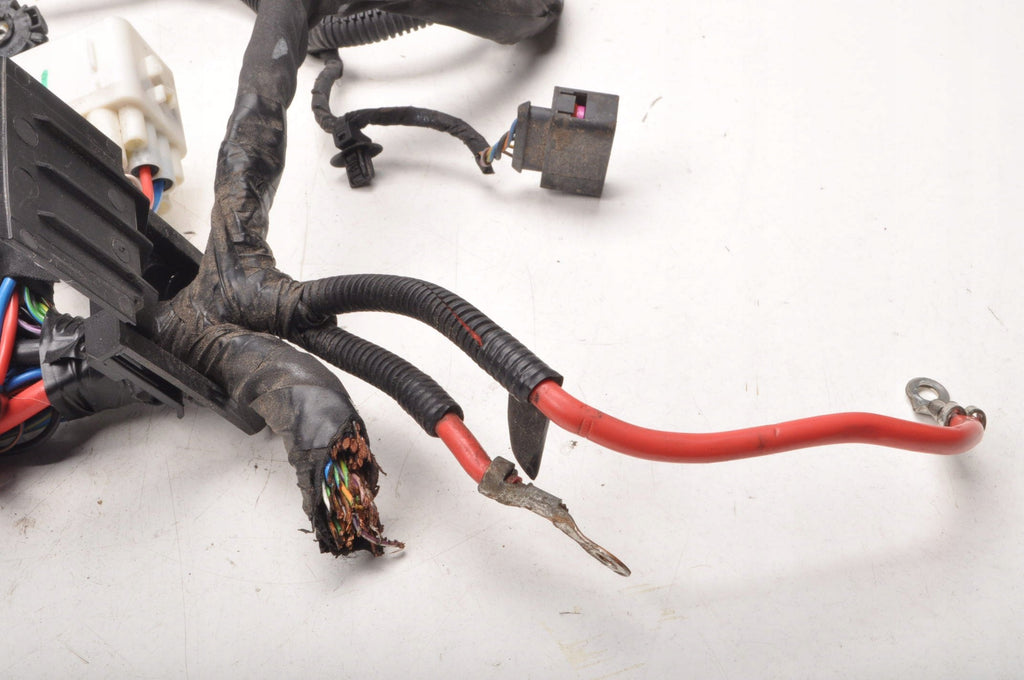 VOLVO S60 III V60 II BEAM FROM FUSE BOX TO STRINGER