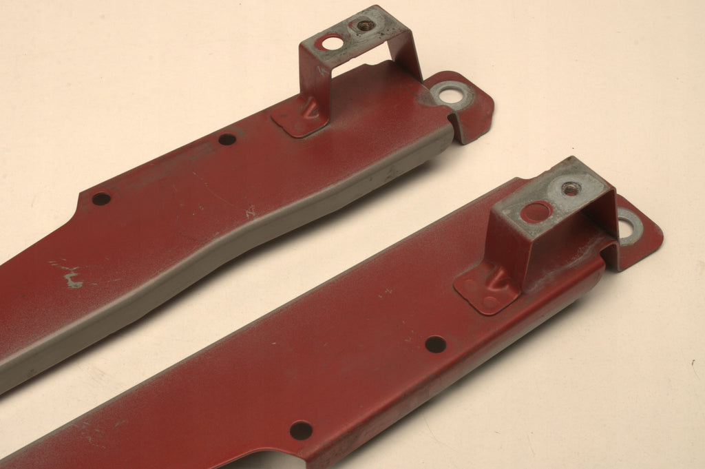 VOLVO S60 III V60 II FENDER MOUNT 31468233 31468234 SET