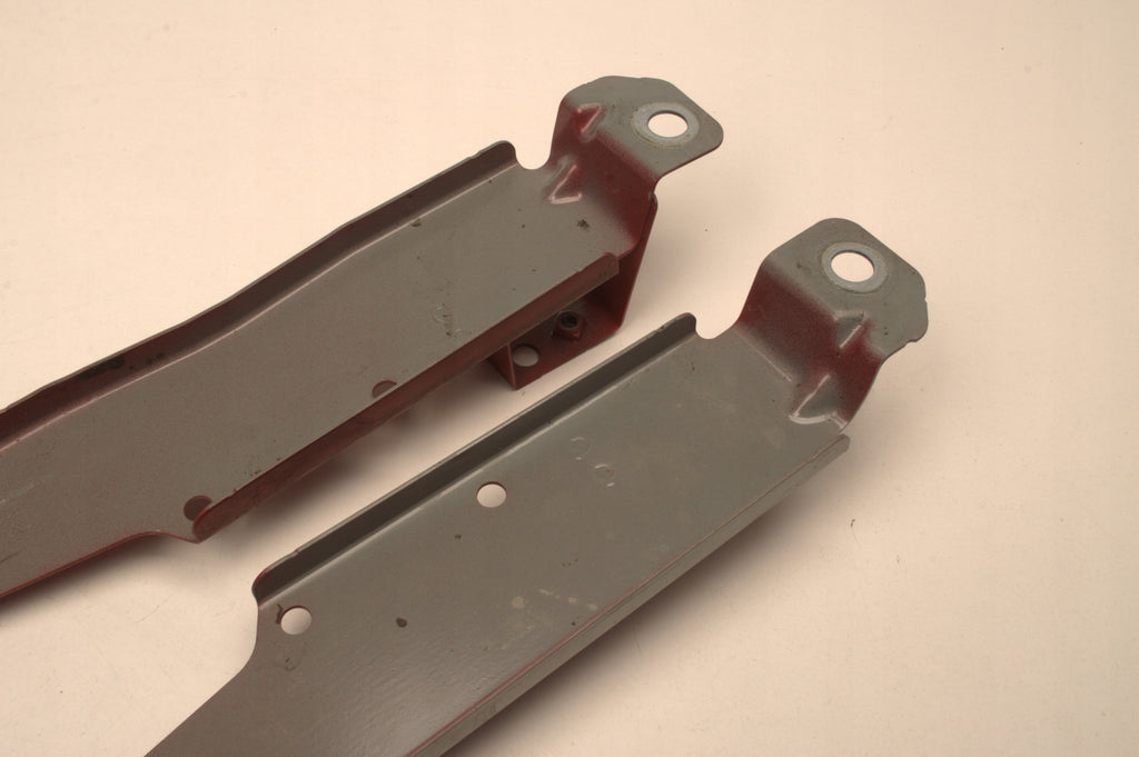 VOLVO S60 III V60 II FENDER MOUNT 31468233 31468234 SET