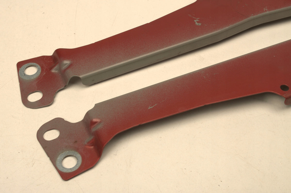 VOLVO S60 III V60 II FENDER MOUNT 31468233 31468234 SET