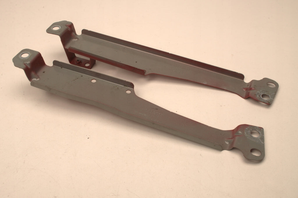 VOLVO S60 III V60 II FENDER MOUNT 31468233 31468234 SET