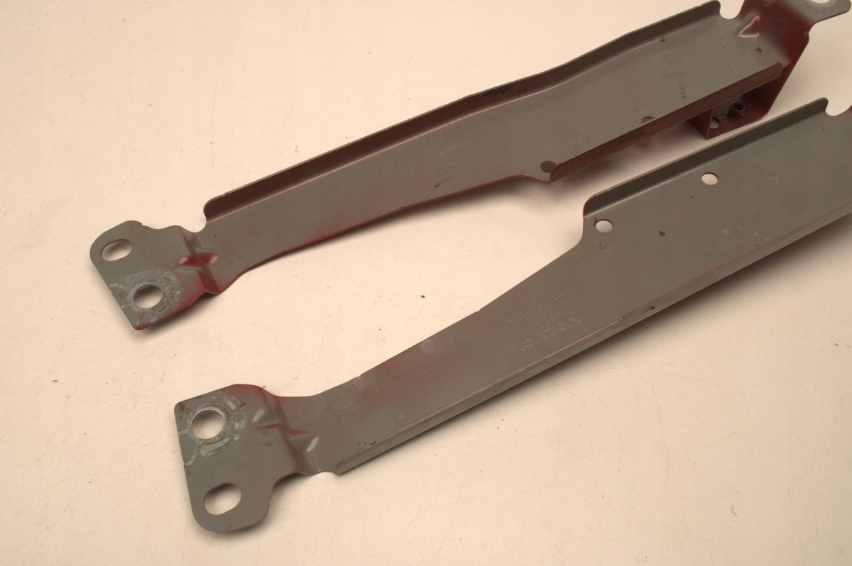 VOLVO S60 III V60 II FENDER MOUNT 31468233 31468234 SET