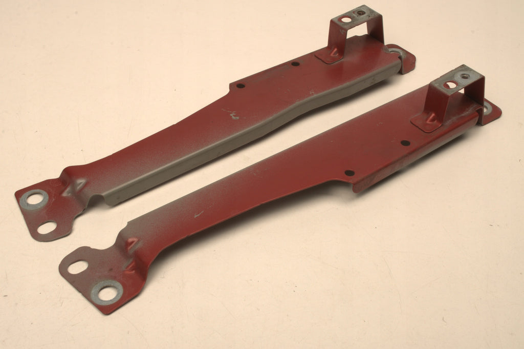 VOLVO S60 III V60 II FENDER MOUNT 31468233 31468234 SET