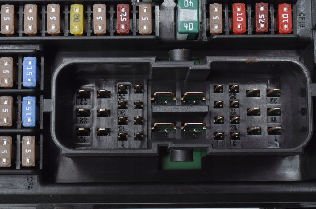 VOLVO S60 III V60 II FUSE BOX 32209198