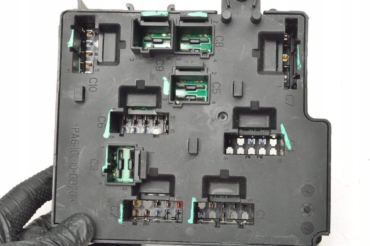 VOLVO S60 III V60 II FUSE BOX 32212297