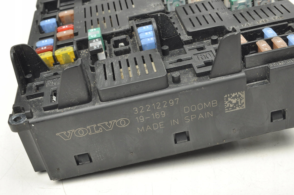 VOLVO S60 III V60 II FUSE BOX 32212297