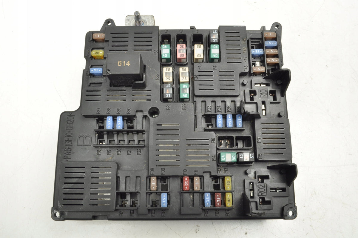 VOLVO S60 III V60 II FUSE BOX 32212297
