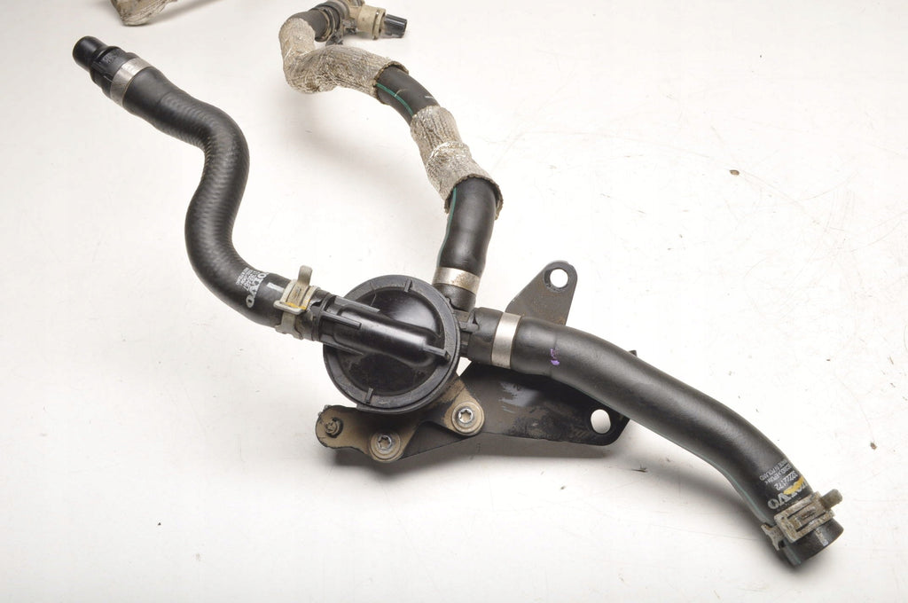 VOLVO S60 III V60 II T6 PIPE WATER LINE 31368325 32222172 31368487