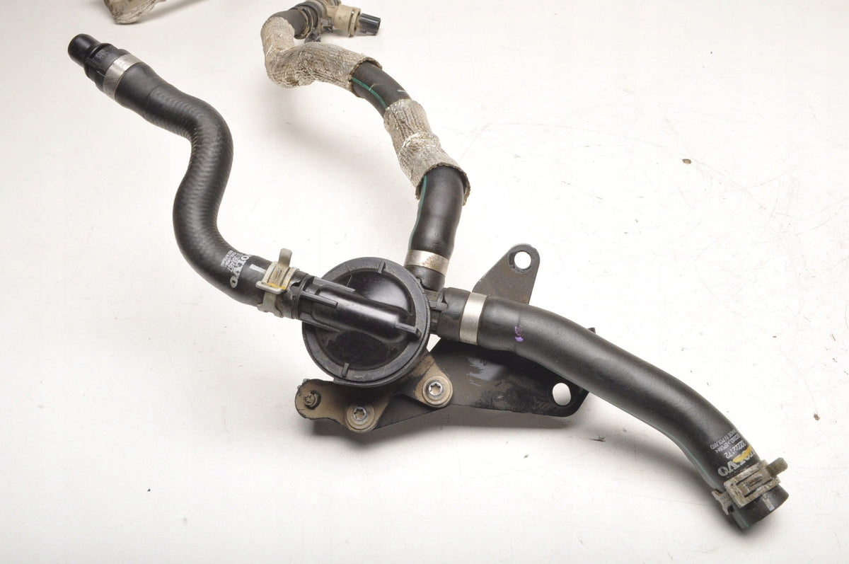 VOLVO S60 III V60 II T6 PIPE WATER LINE 31368325 32222172 31368487