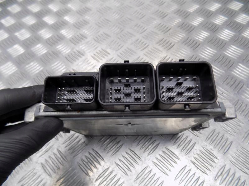 VOLVO S60 V60 COMPUTER ENGINE DRIVER 31336908