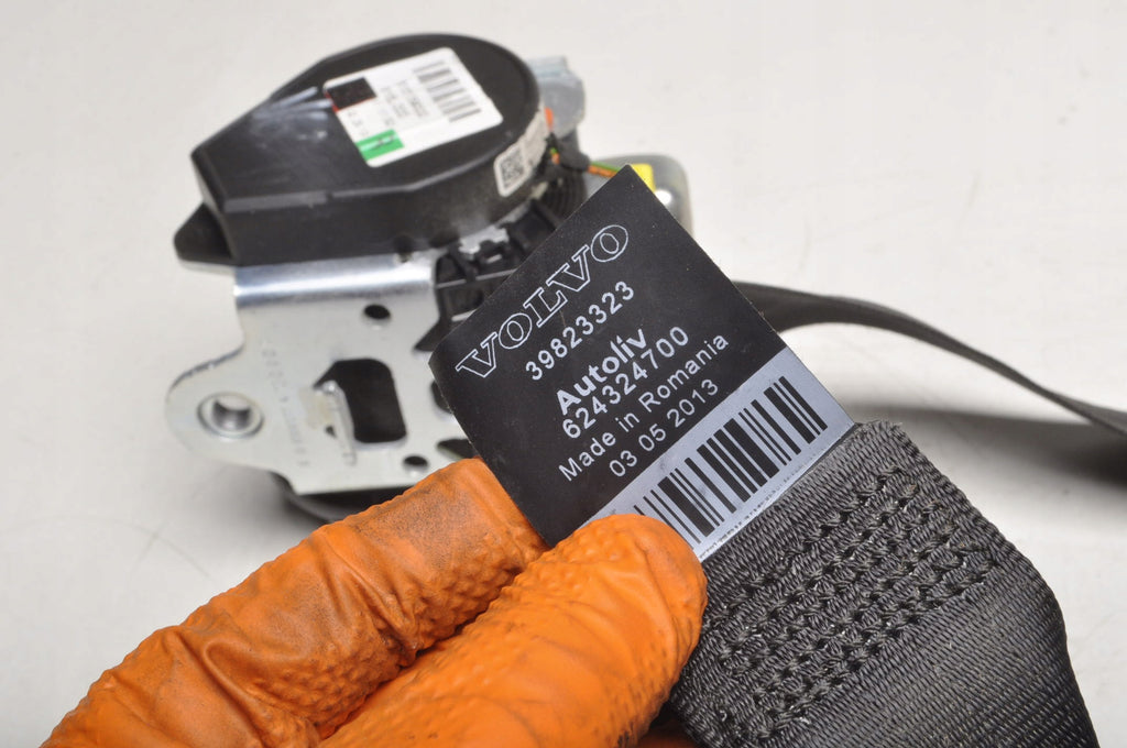 VOLVO S60 V60 SEAT BELT RIGHT REAR 2 ROW 39823323