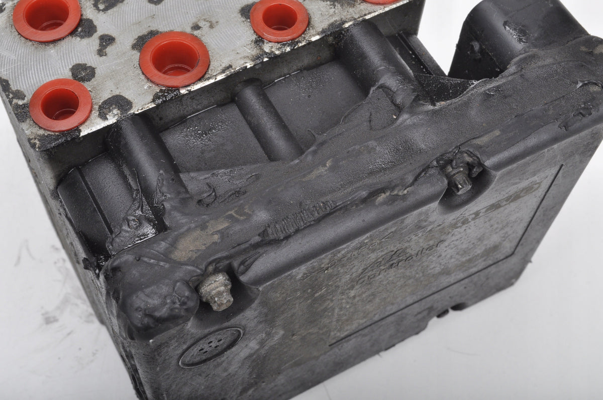 VOLVO S70 V70 AND 2.5 TDI PUMP ABS 9472094