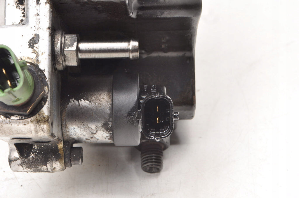 VOLVO S80 II V70 III XC70 2.4 D5 AWD 185KM INJECTION PUMP 30756125