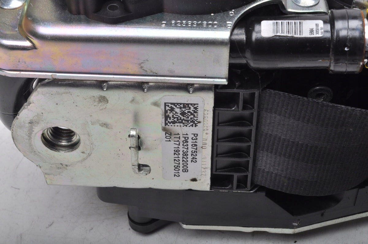 VOLVO S90 II V90 SEAT BELT LEFT FRONT 31675242