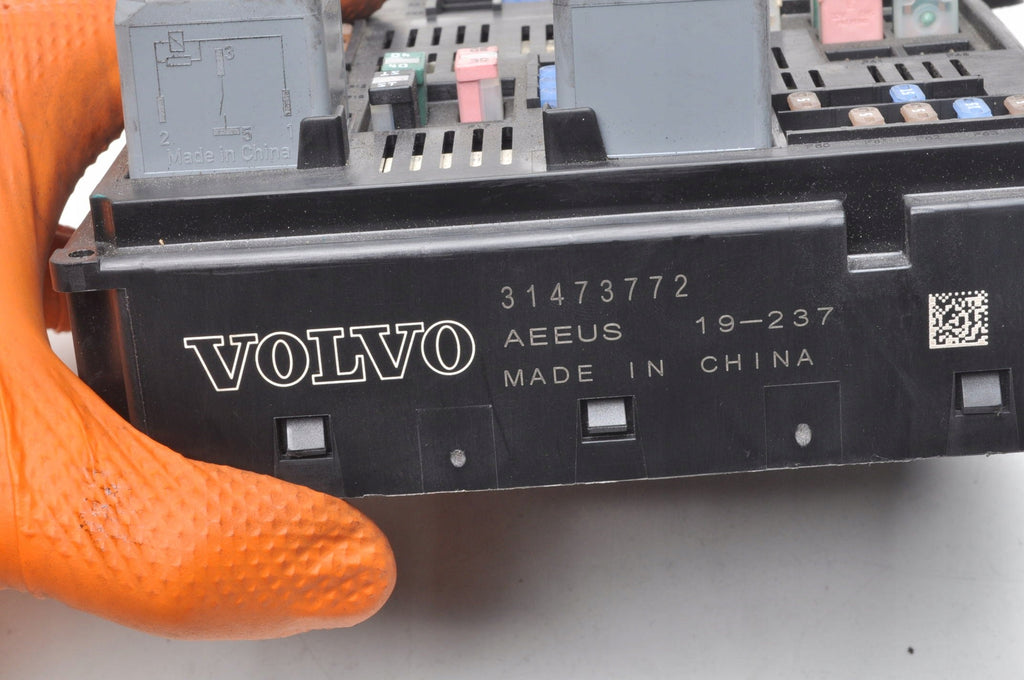 VOLVO S90 II V90 XC90 II FUSE BOX 31473772