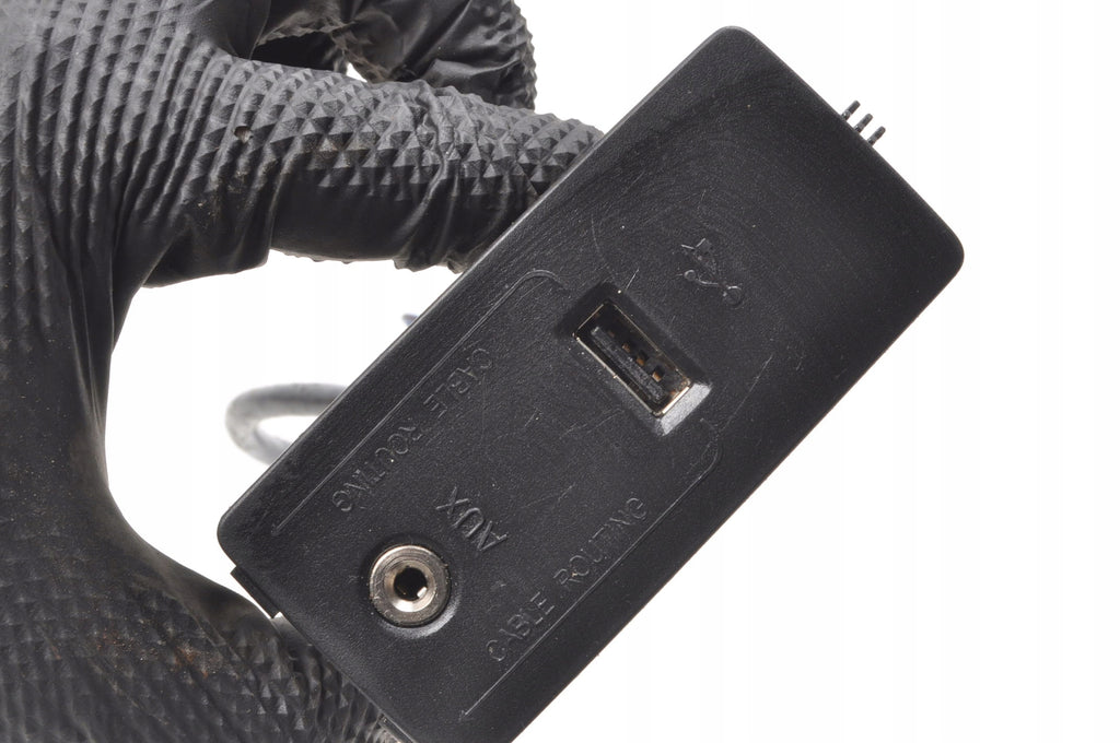 VOLVO S90 II V90 XC90 XC60 II PORT USB 31438295 INPUT SOCKET